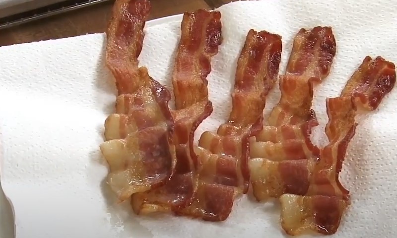 Bacon strips placed on a paper towel